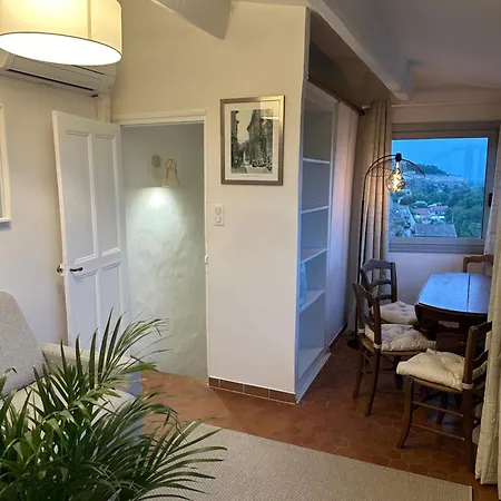 Charmante Petite Maison Avec Vue Panoramique, En Centre Historique, Proche D'Avignon, Ancienne, Renovee, Climatisee, Terrasse, Parking Public Gratuit Villeneuve-lès-Avignon Exterior foto