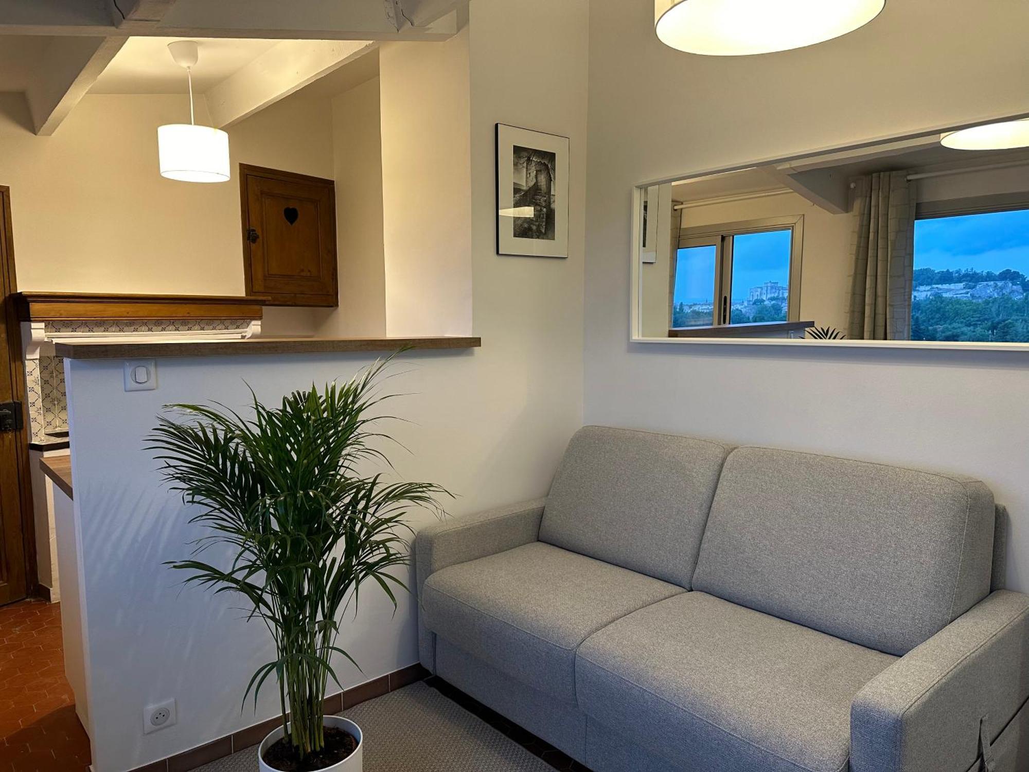 Casa de Férias Charmante Petite Maison Avec Vue Panoramique, En Centre Historique, Proche D'avignon, Ancienne, Renovee, Climatisee, Terrasse, Parking Public Gratuit *