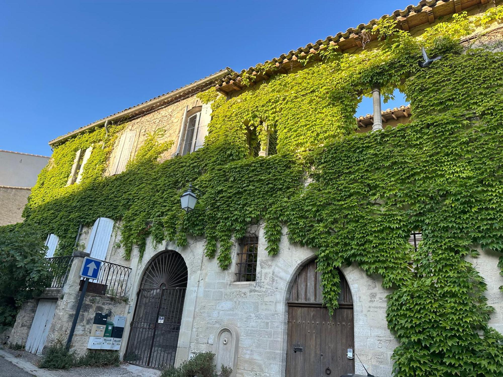 Charmante Petite Maison Avec Vue Panoramique, En Centre Historique, Proche D'avignon, Ancienne, Renovee, Climatisee, Terrasse, Parking Public Gratuit Casa de Férias Villeneuve-lès-Avignon