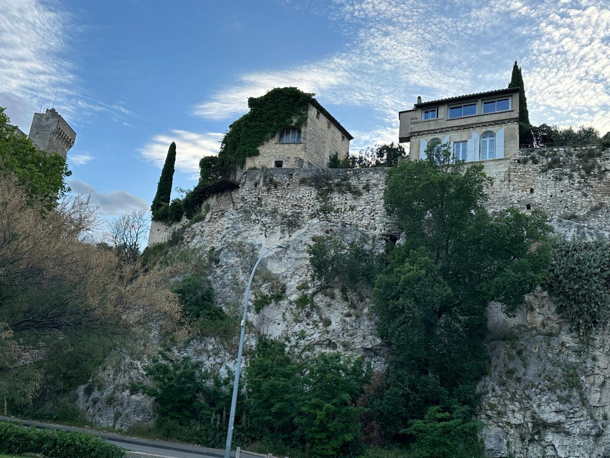 Hébergement de vacances Charmante Petite Maison Avec Vue Panoramique, En Centre Historique, Proche D'avignon, Ancienne, Renovee, Climatisee, Terrasse, Parking Public Gratuit Villeneuve-lès-Avignon