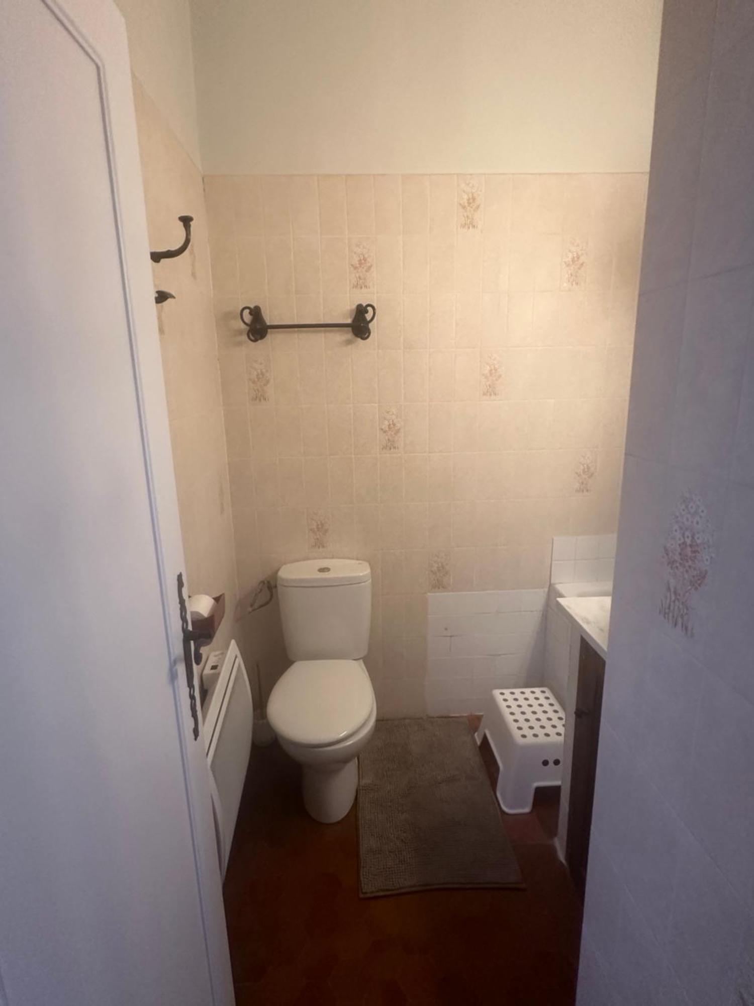 Charmante Petite Maison Avec Vue Panoramique, En Centre Historique, Proche D'avignon, Ancienne, Renovee, Climatisee, Terrasse, Parking Public Gratuit *