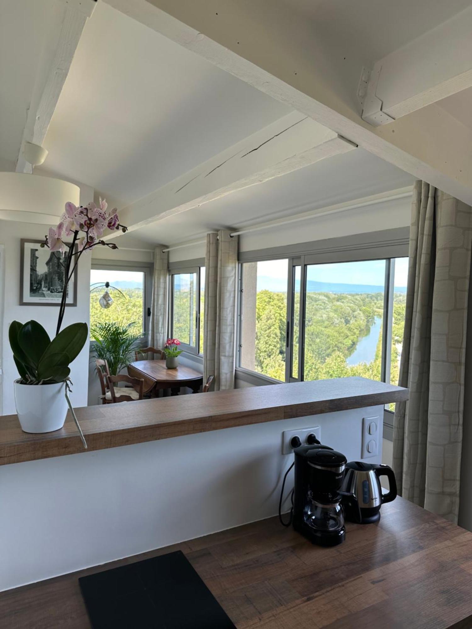Hébergement de vacances Charmante Petite Maison Avec Vue Panoramique, En Centre Historique, Proche D'avignon, Ancienne, Renovee, Climatisee, Terrasse, Parking Public Gratuit Villeneuve-lès-Avignon