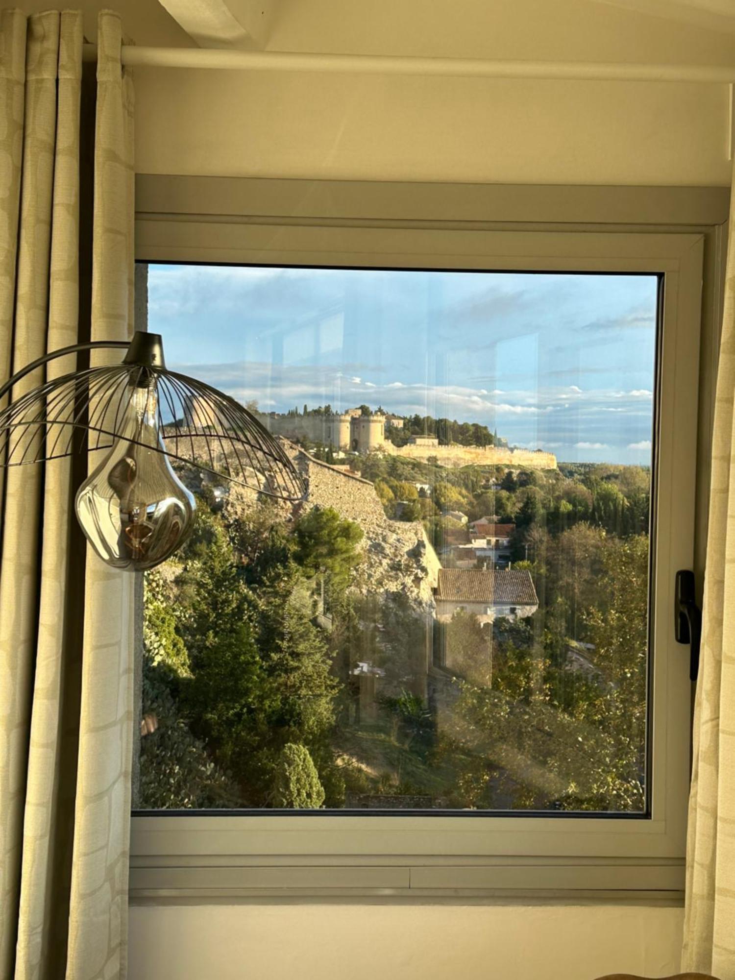 Hébergement de vacances Charmante Petite Maison Avec Vue Panoramique, En Centre Historique, Proche D'avignon, Ancienne, Renovee, Climatisee, Terrasse, Parking Public Gratuit Villeneuve-lès-Avignon